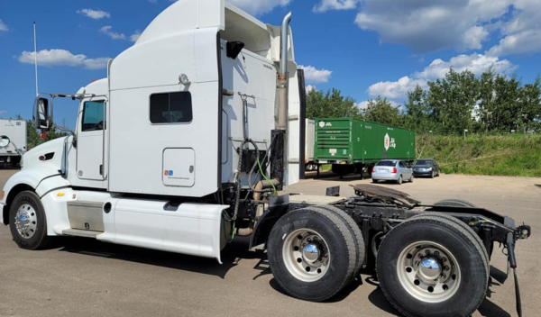 2013 Peterbilt Highway Truck - Image 3